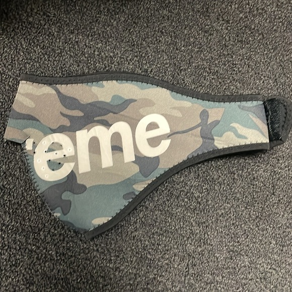 Used Supreme Windstopper Gore-Tex Labs Face Mask Woodland Camo Ski Hunting - Picture 6 of 6